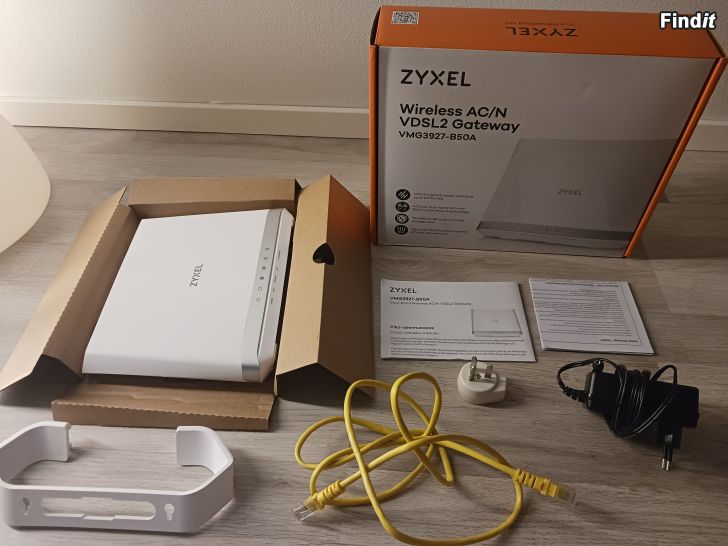 Säljes Zyxel modeemi/reititin+hiirimatto