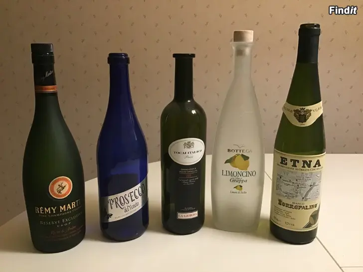 Säljes Samlar du på gamla flaskor, stora och små ca 35 st