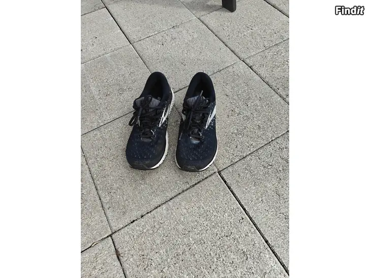 Myydään Brooks löpskor