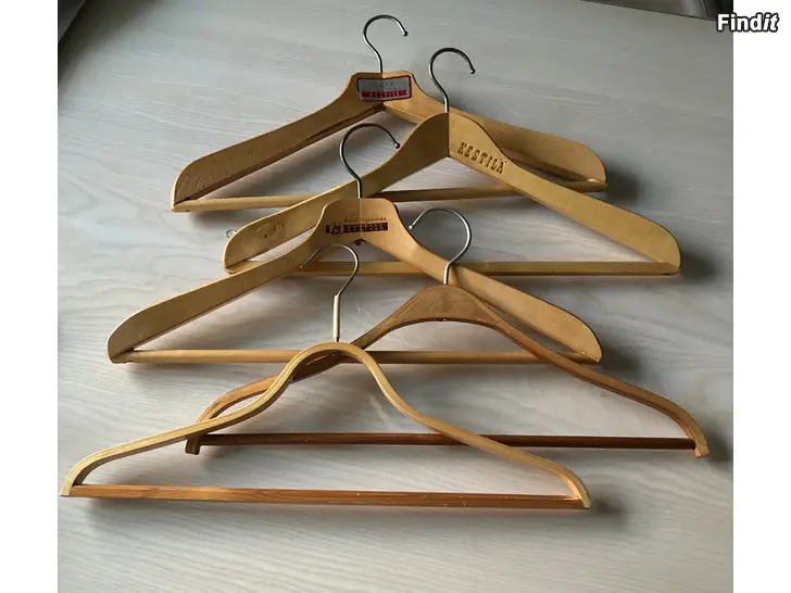 Säljes De sista vintage klädhängarna i trä