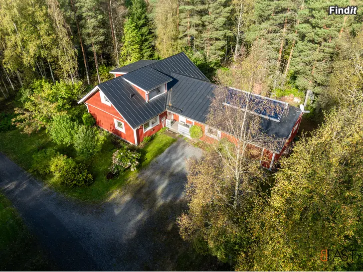 Säljes Egnahemshus och hallbyggnad i Finby, Närpes / Molnmossvägen 142