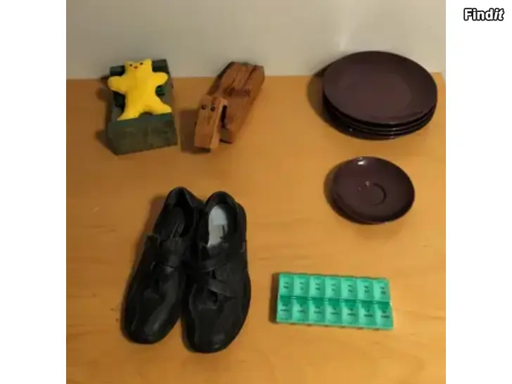 Myydään Sievi kengät puu koira lautaset matceramica