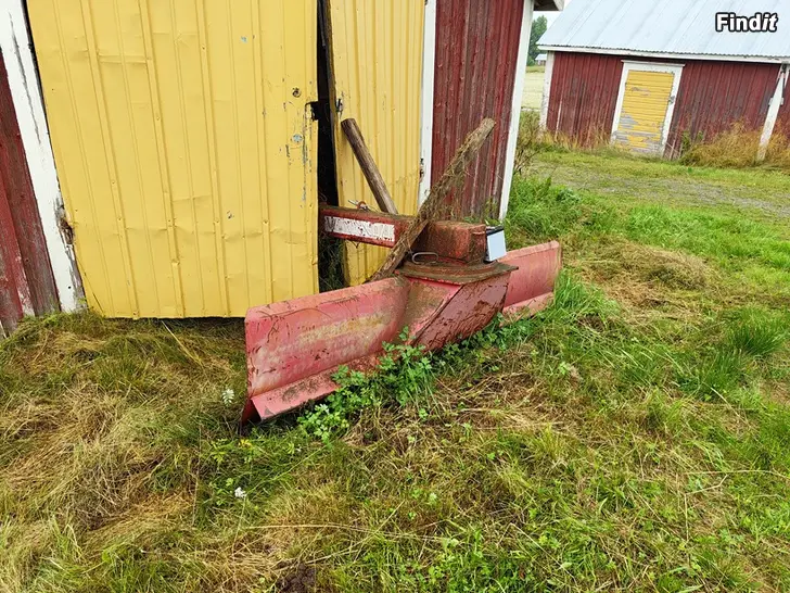 Säljes Traktor IH-684