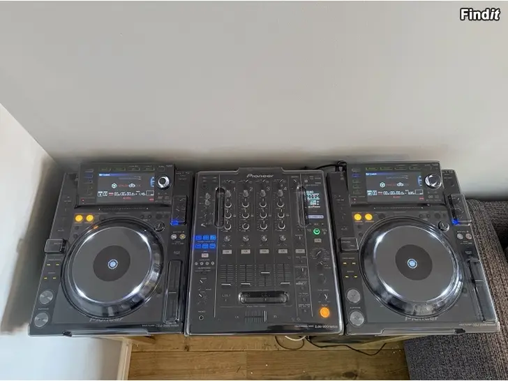 Säljes Djm900 Nexus -mikseri ja Cdj2000 Nexus X 2 Plus M1 -aktiivikaiuttimet