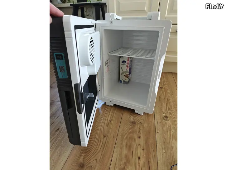 Säljes Kylbox XL 12/220 Volt