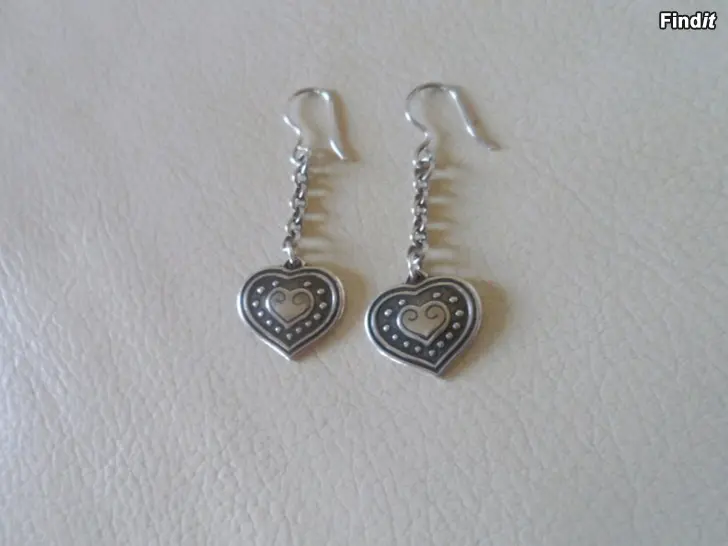 Myydään Kalevala Euran sydän korvakorut Hopea