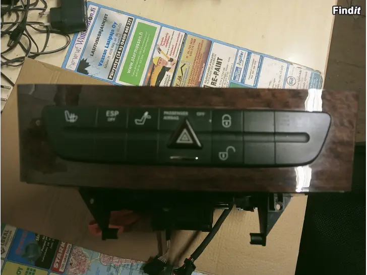 Myydään MB E W211 cd-vaihtaja+katkaisjat A2116800552