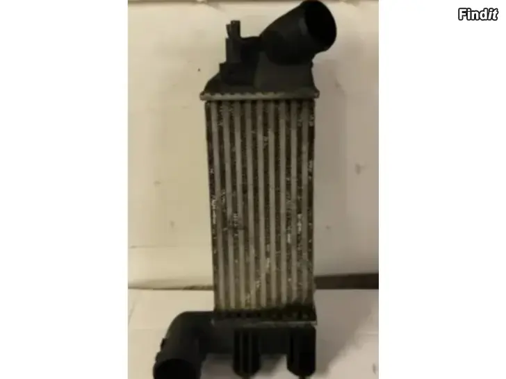 Myydään Välijäähdytin turvavyönlukkot raidetangon sisä