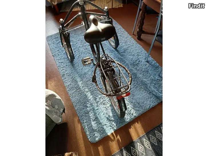 Myydään Pyörä helkama