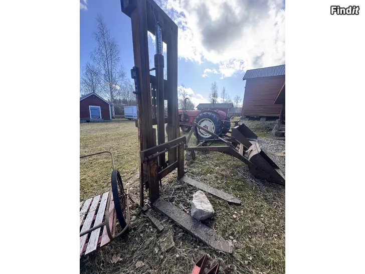 Myydään Lavakuormain traktoriin