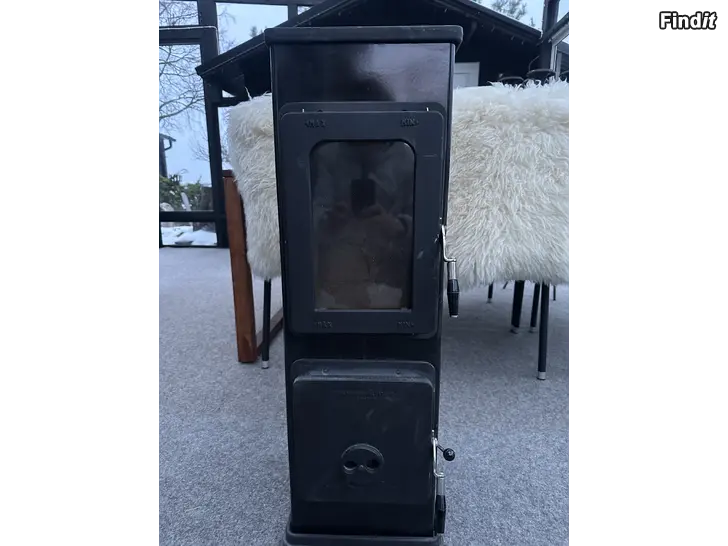 Säljes Musta teräksinen puukamiina lasiluukulla