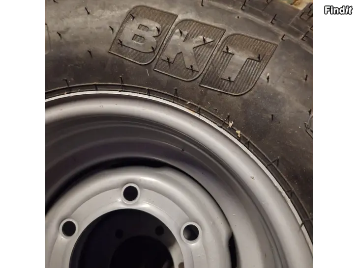 Säljes nya BKT däck på fälg 14 ply