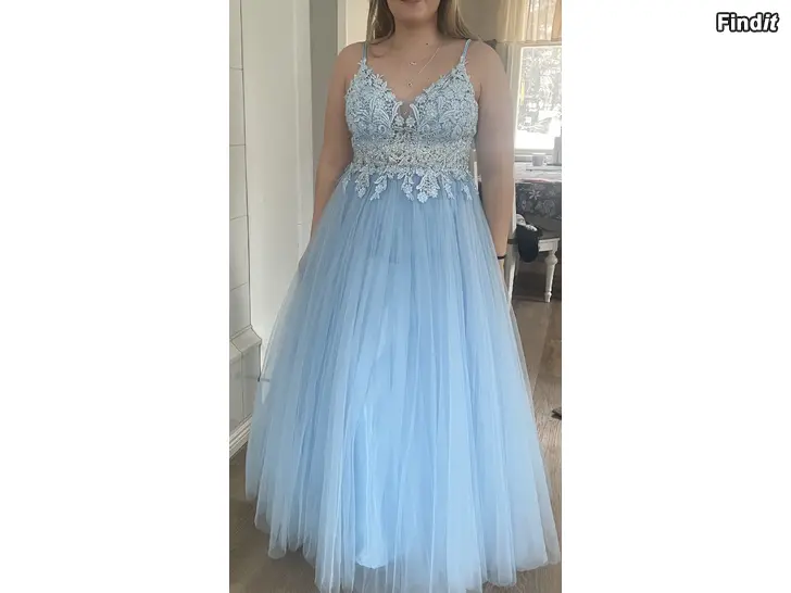 Säljes Klänning äldstes dans