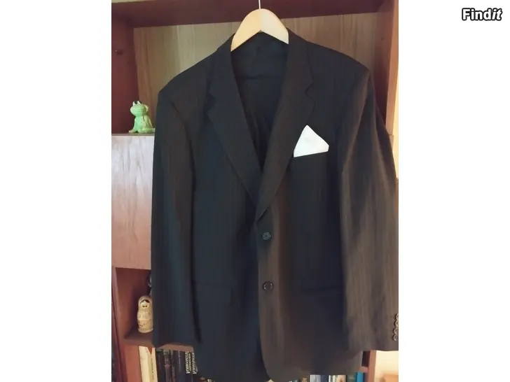 Myydään Uudenveroinen käytetty Turo Tailor Travel Suit -liituraitapuku, koko 54