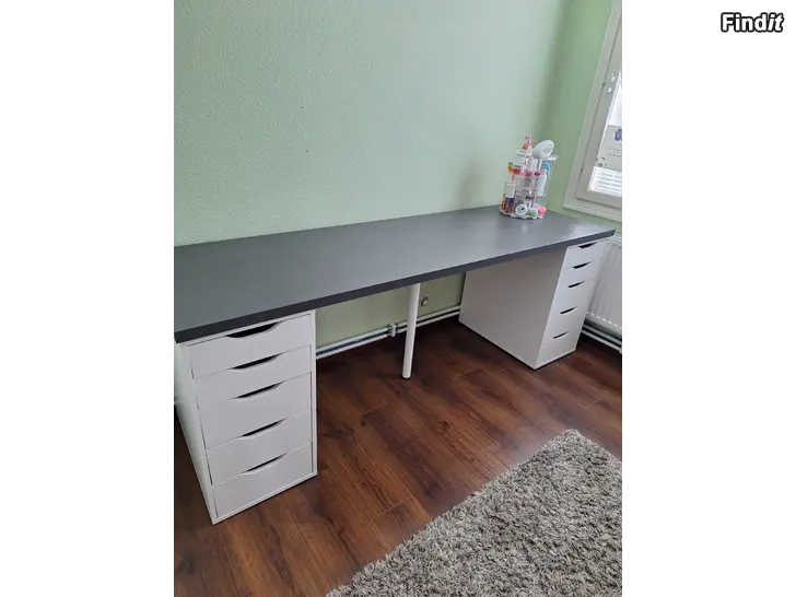Säljes Stort skrivbord
