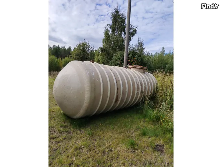 Säljes Brännoljetank 3000L Glasfiber