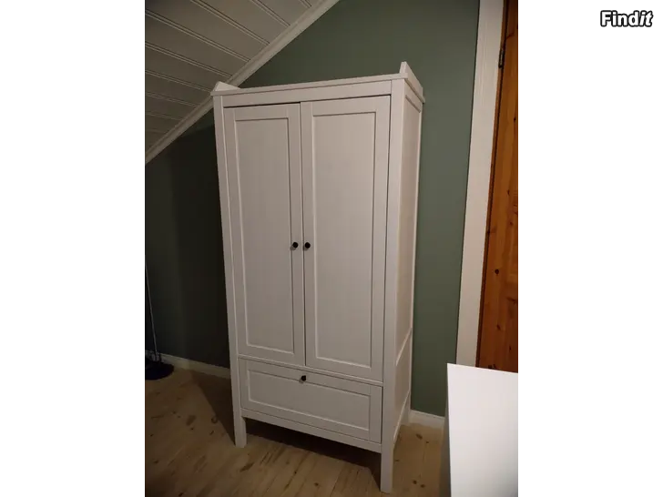 Myydään Ikea Sundvik klädskåp säljes