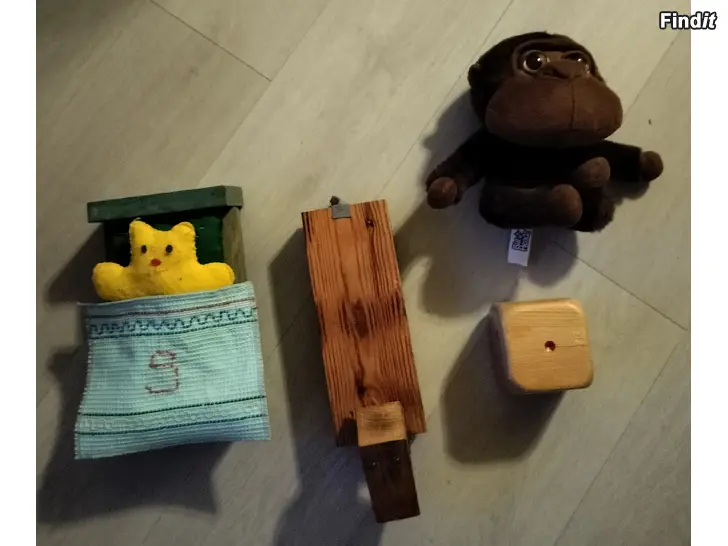 Myydään Puu koira kissa pikku kuu