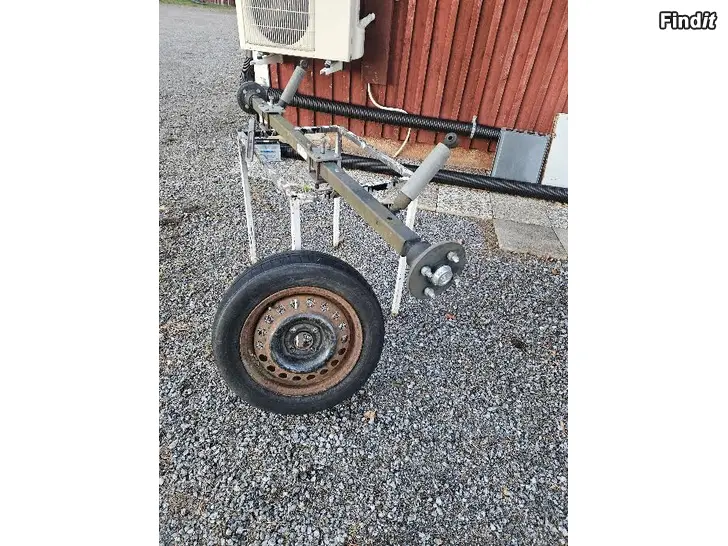 Myydään Peräkärryn akseli