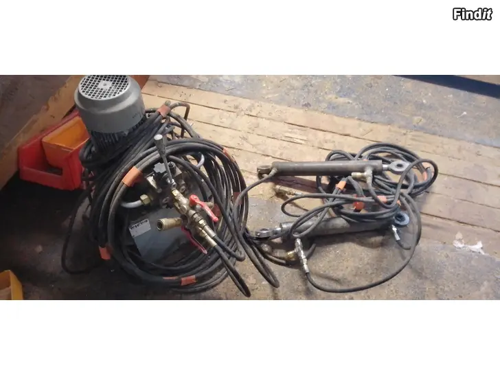 Säljes Hydraulpump med 2 cylidrar