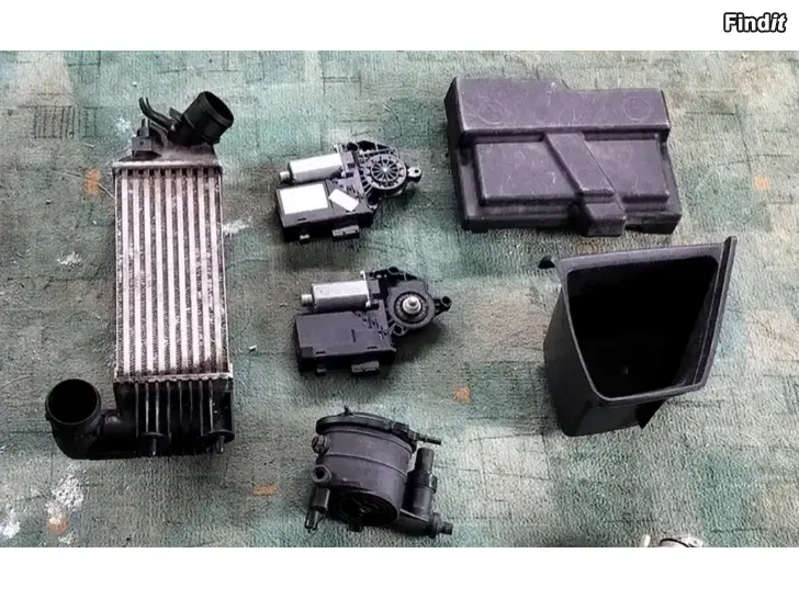 Myydään Välijäähdytin lasinnostimen moottori akkukotelonkanssi dieselsuodatimenkotelo