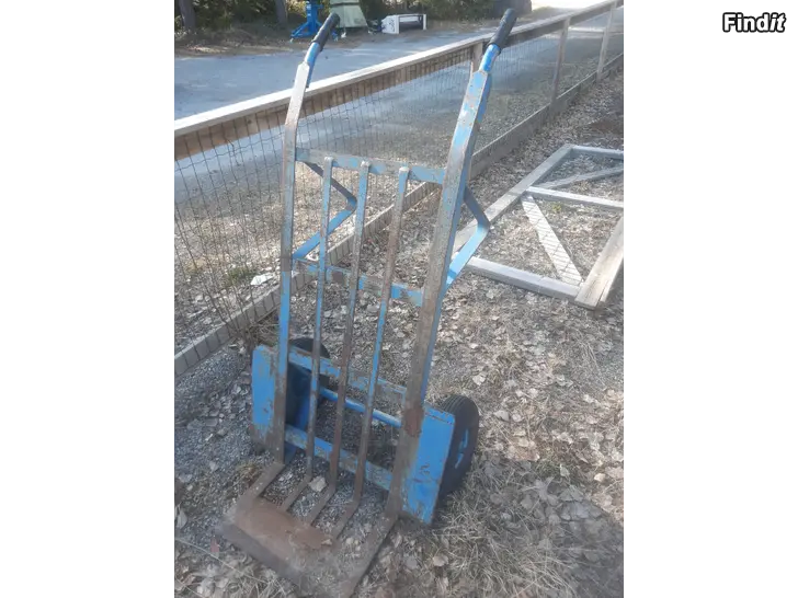 Myydään Tukeva nokkakärry sopivasti