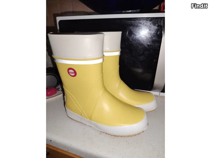 Myydään Nokia hai kumisaappaat