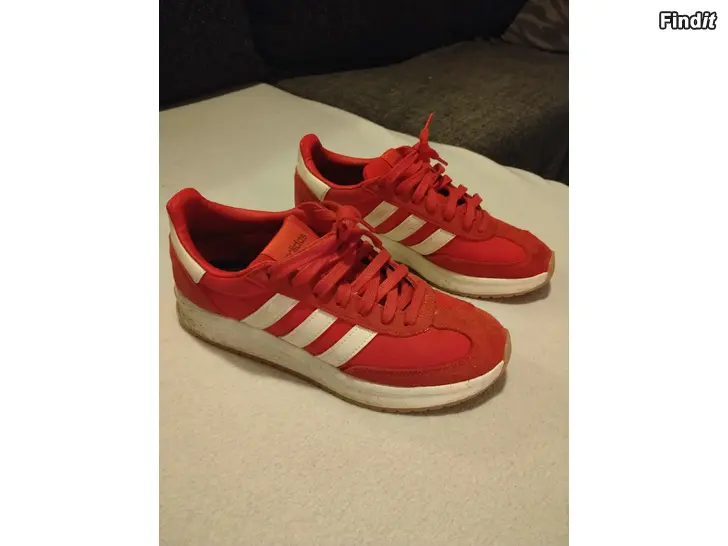Myydään Adidas kengät