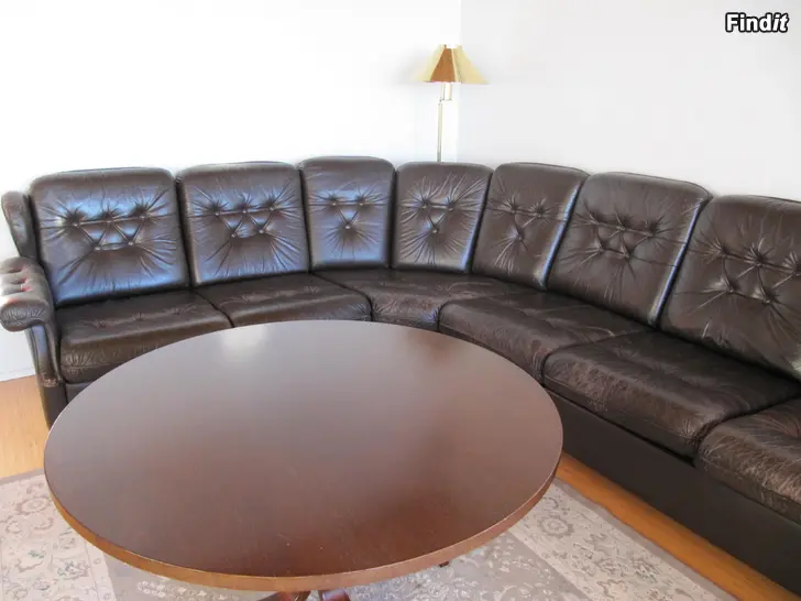 Säljes Hörnsoffa och bord