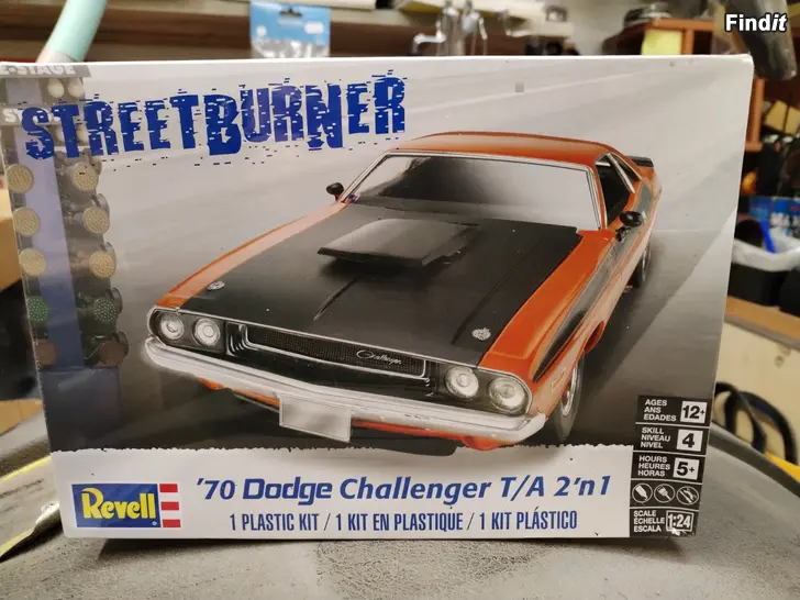 Säljes Dodge Challenger 1/24 koottava pienoismalli