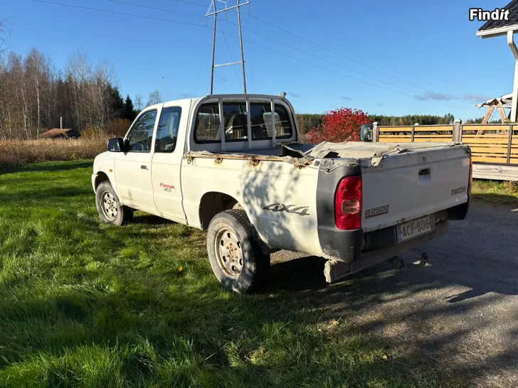 Myydään Mazda B2500 - 03