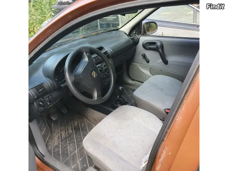 Myydään Opel corsa sving vm2000 h.600e
