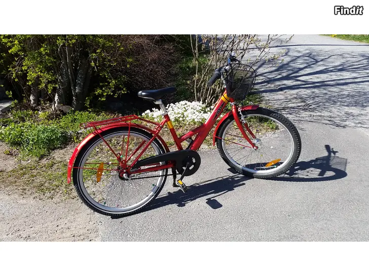 Säljes Tyttöjen pyörä 24tum Vievi Punasiipi 3-vxl 65e