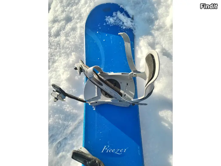 Myydään Snowboard