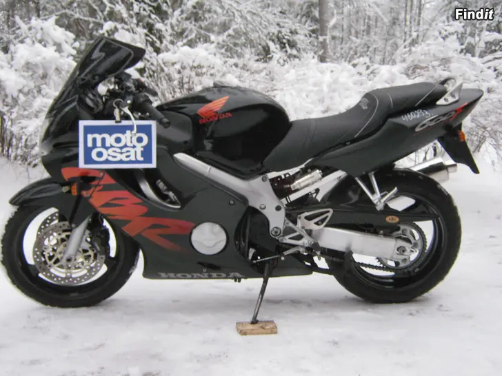 Myydään Honda CBR 600 F 99-00 PC35 F4 osia