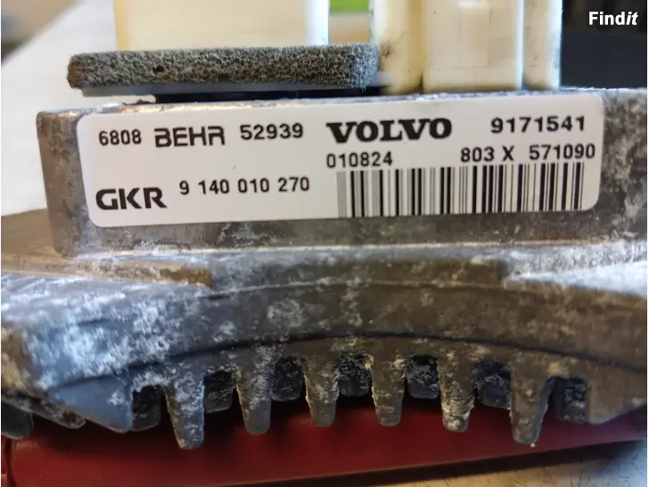 Myydään Volvo V70 2003 lämmityslaitteen puhaltimen ohjain 9171541