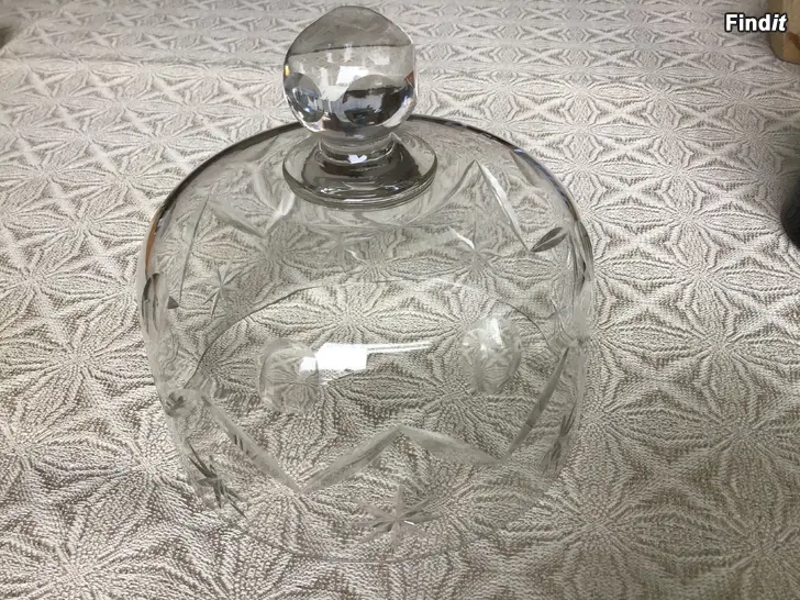 Myydään Antiikkinen juustokupu kristallia