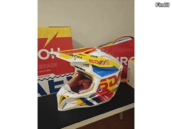 Myydään Airoh Aviator 3 Six Days Spain 2024 L