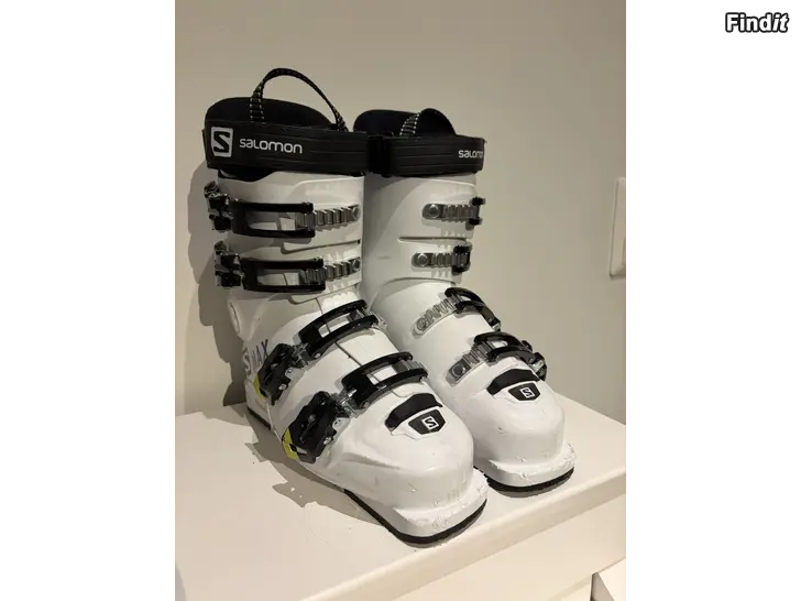 Säljes Salomon slalomskor storlek 24/24.5