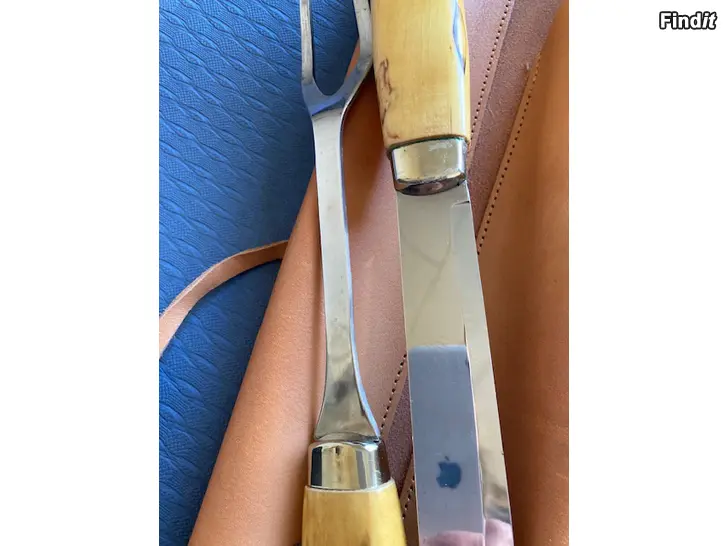 Myydään Paistiveitsi  ja -haarukka nahkakotelossa