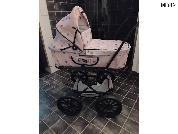 Säljes Brio dockvagn