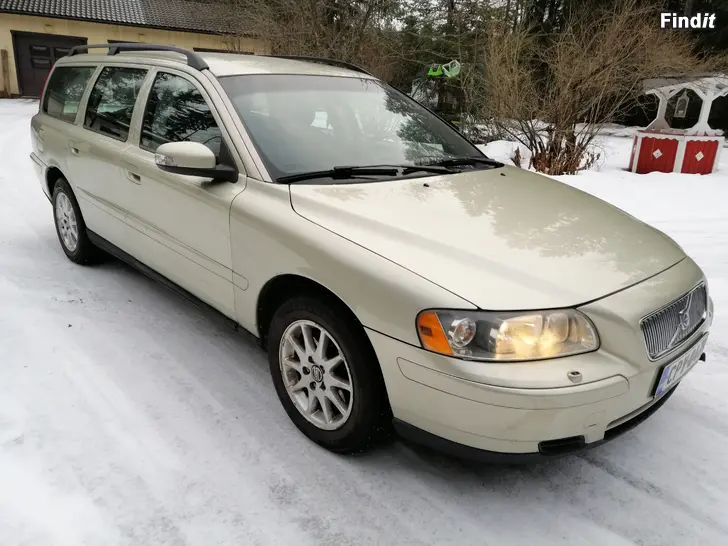 Säljes Volvo V70 2.4 bensa