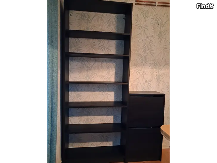 Säljes Bokhylla och skoskåp