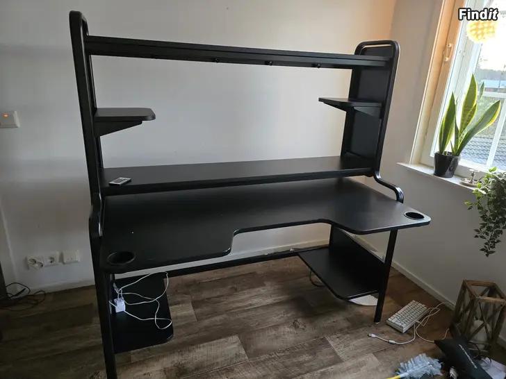 Myydään Ikea datorbord