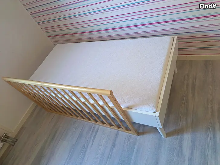 Myydään 2 st barnsäng 75 cm x 145 cm Lastensänky 2 kpl