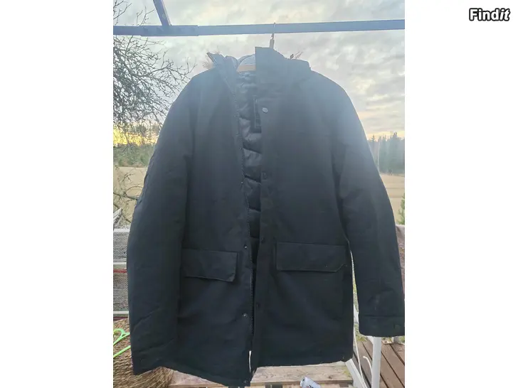 Myydään Uusi Miesten musta talvitakki