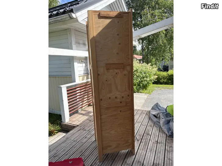 Myydään Kulmakaappi