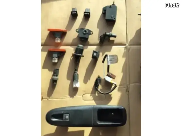 Myydään Laippakiristin kampiakselinanturi tyhjäkäyntianturi kaasuläpäanturi