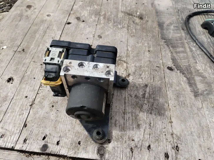 Myydään Peugeot 206 abs pumppu