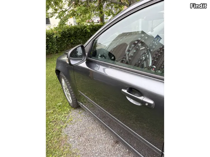 Myydään volvo s 40 classic automat